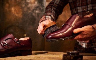 Bí Ẩn Lớp Xi Trên Giày Da Clarks: Vì Sao Lại Bong Và Cách Xử Lý Chuẩn Nhất