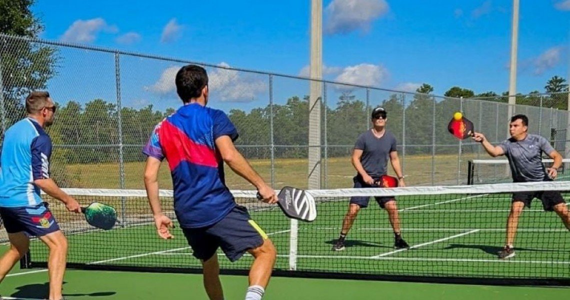 Pickleball – Cơn Sốt Thể Thao Mới Với Yêu Cầu Khắt Khe Về Giày Pickleball – Cơn Sốt Thể Thao Mới Với Yêu Cầu Khắt Khe Về Giày