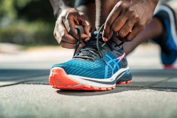 Hướng Dẫn Chọn Giày ASICS Cho Người Mới Chạy Bộ Từ A–Z