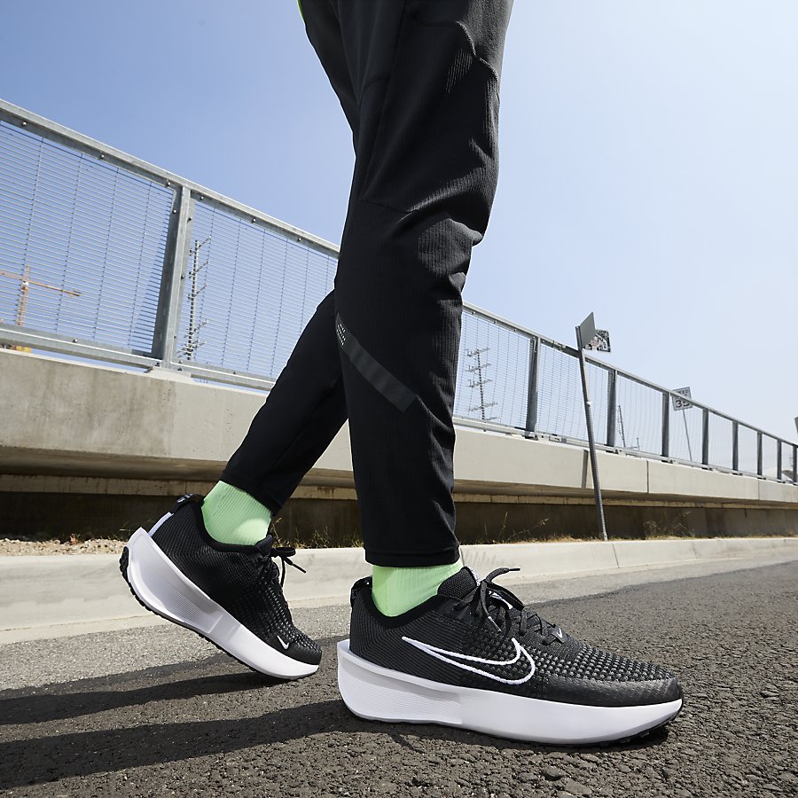 Giày Nike Interact Run Nam - Đen Trắng - hình 7